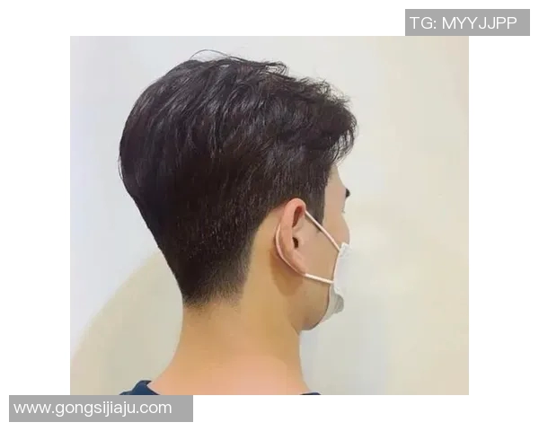 男足球明星头型全解析从经典到潮流的发型风格一览